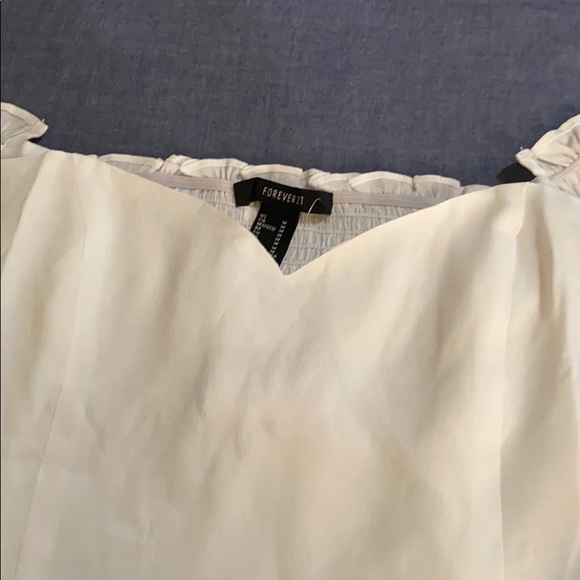 White blouse - Picture 2 of 3